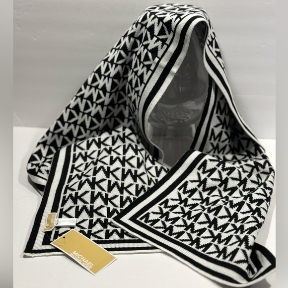MICHAEL MICHAEL KORS Reversible Signature MK Logo Black / White Muffler Scarf - Picture 2 of 4